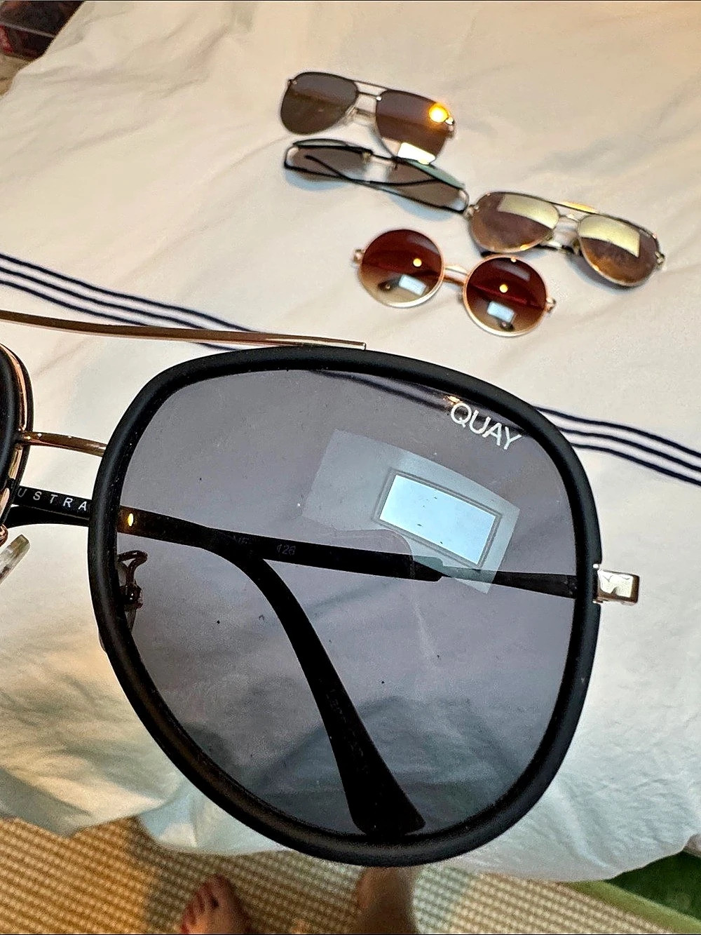 4 Quay Sunglasses Lot and 1 Sojos pair